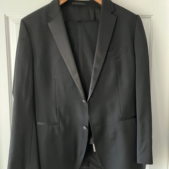 Hugo Boss Tuxedo with Boss Tuxedo Shirt, Buttons, Cufflinks and Bow Ties - Picture 1 of 12